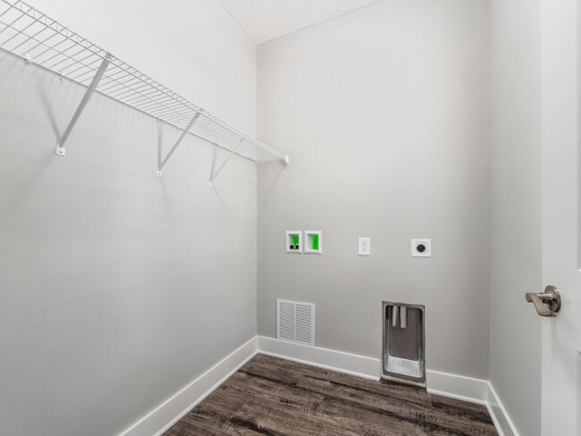 Building Photo - 1965 Glassboro St