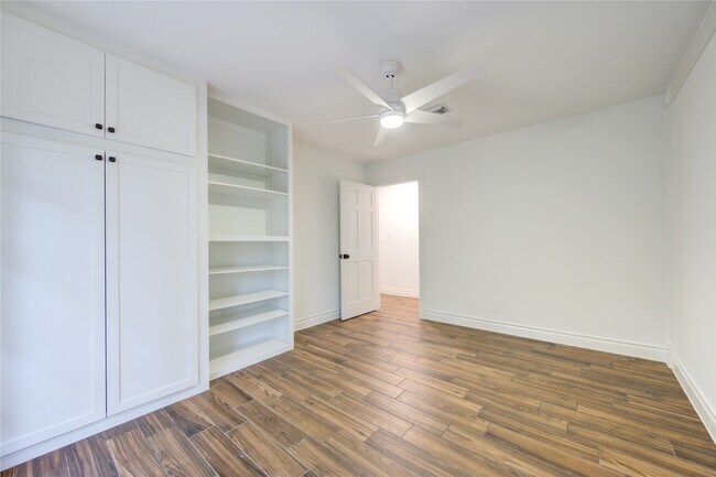 Building Photo - 8439 Westview Dr
