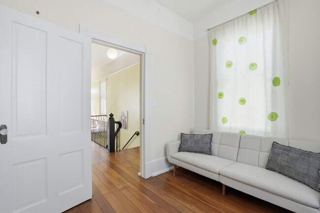 Building Photo - Savannah's Victorian Historic District