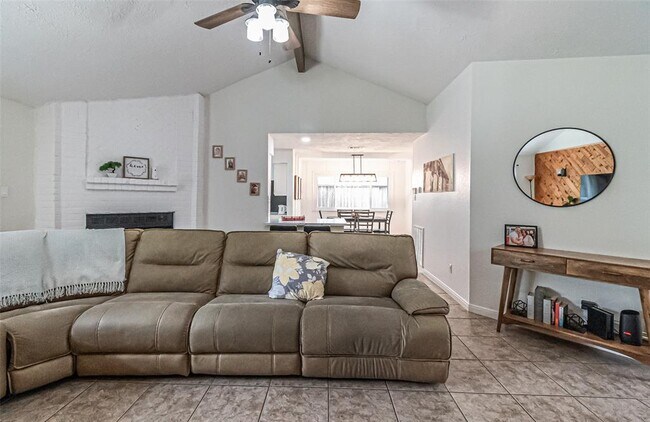 Building Photo - 21306 Castlemont Ln