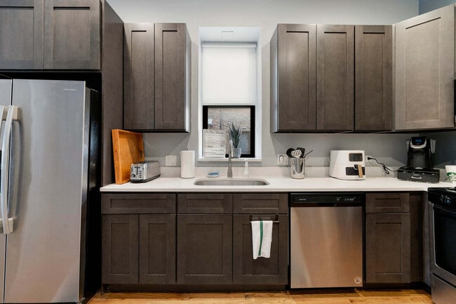 Building Photo - 109 S Paulina St