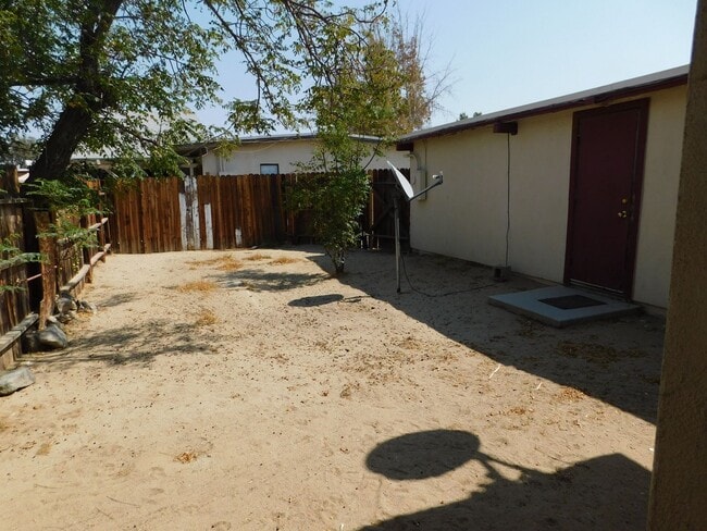 Building Photo - 337 Oasis Dr