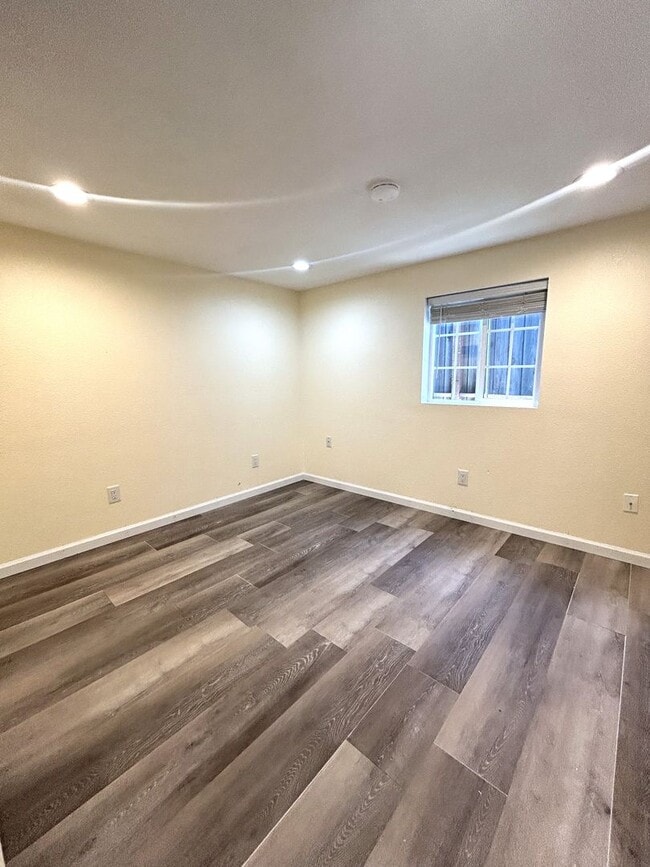 Building Photo - 1-Bedroom ADU with Full Kitchen, Loft & In...