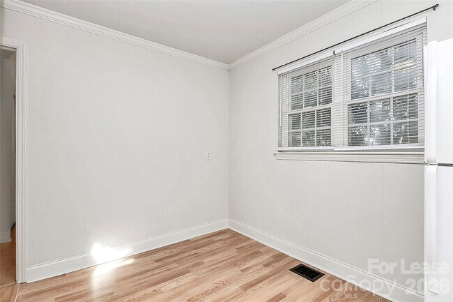 Building Photo - 1728 Lombardy Cir