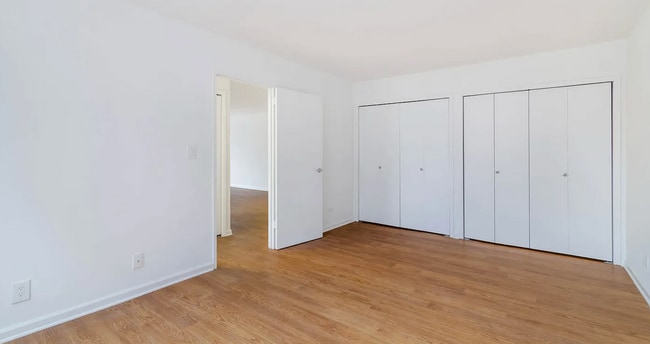 Building Photo - 242 E 26th St