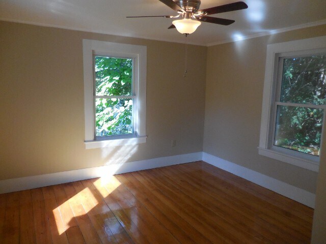 Building Photo - 11 W Green St