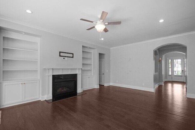 Building Photo - Stunning All-Brick Home in BridgeMill Community!