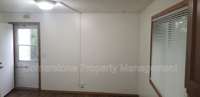 Building Photo - 121 N 3rd St