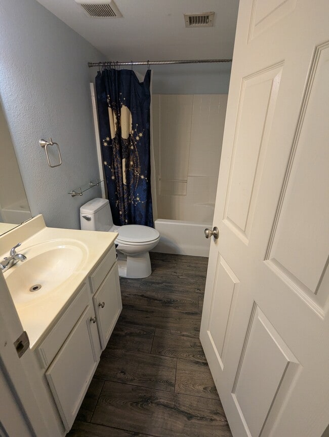 Building Photo - Unit 1006