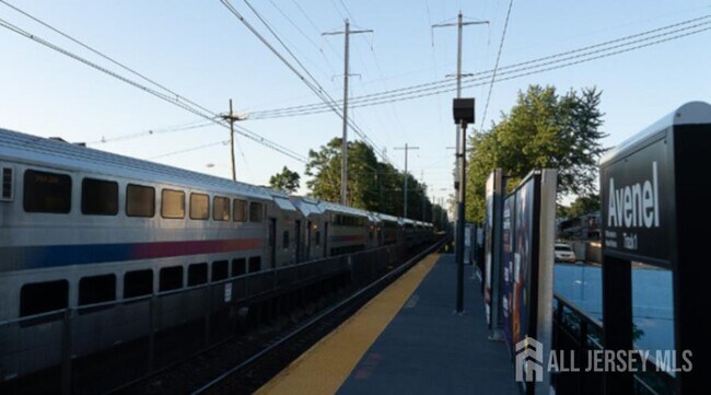 Building Photo - 33 Avenel St