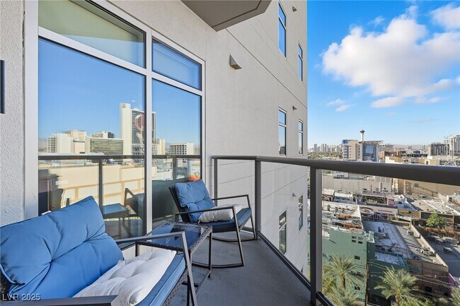 Building Photo - 150 S Las Vegas Blvd