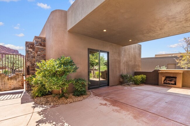 Building Photo - 3052 Snow Canyon Pkwy