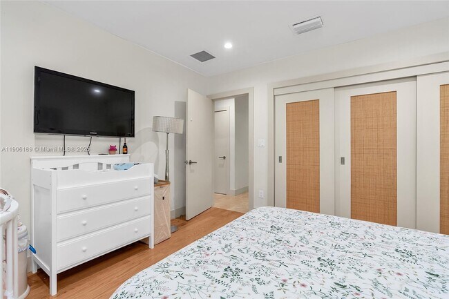 Building Photo - 415 Rovino Ave