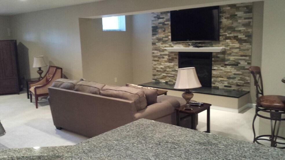 Building Photo - 6021 Woodlake Ln