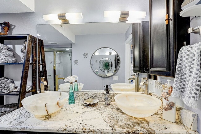 Building Photo - 4770 Brittany Dr S