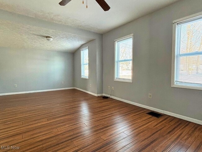 Building Photo - 151 Chestnut St