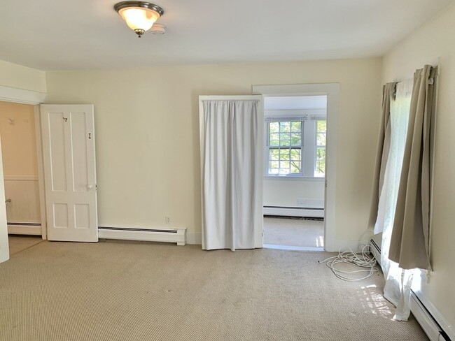 Building Photo - 10 Appian Way