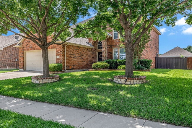 Building Photo - "Luxurious 4-Bedroom, 2.5 Bath Retreat wit...