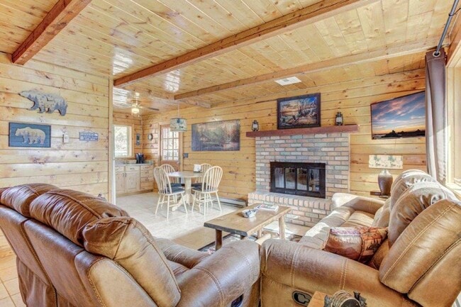 Building Photo - Adorable 2 bed / 1 bath Log Cabin