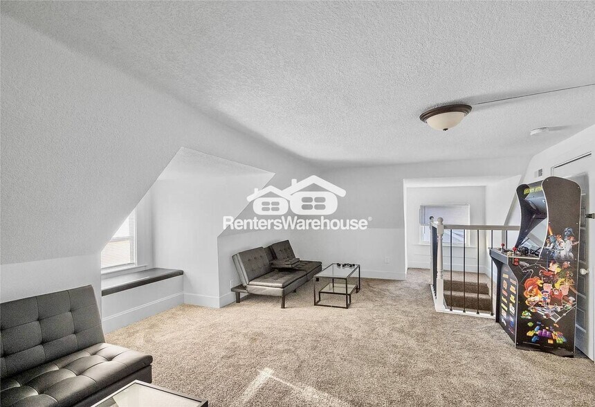 Building Photo - 544 36th St