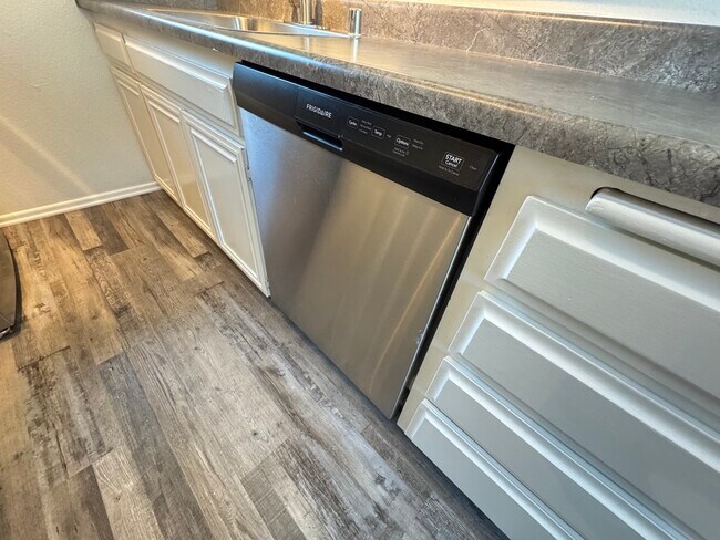 Building Photo - 5382 Circle Dr