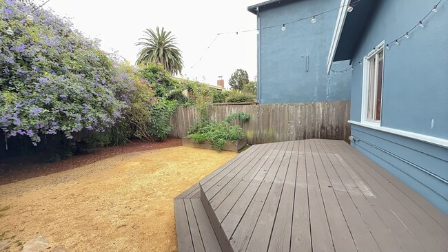 Building Photo - EPIC REA: Beautiful 2 Bed/2 Bath In the Heart of West Berkeley’s Poet’s Corner.