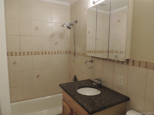 Building Photo - 2910 Barclay Manor