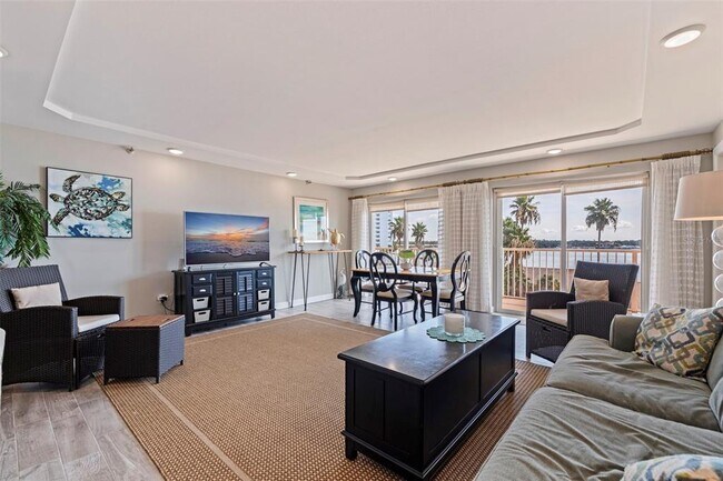 Building Photo - 7430 Sunshine Skyway Ln S