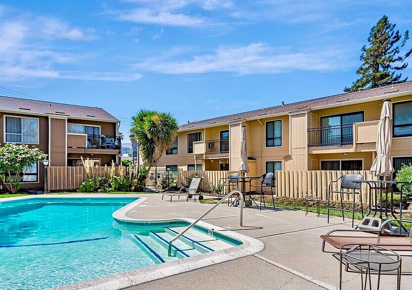 Building Photo - 8985 Alcosta Blvd