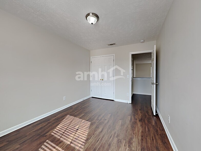 Building Photo - 1316 Roxbury Ct