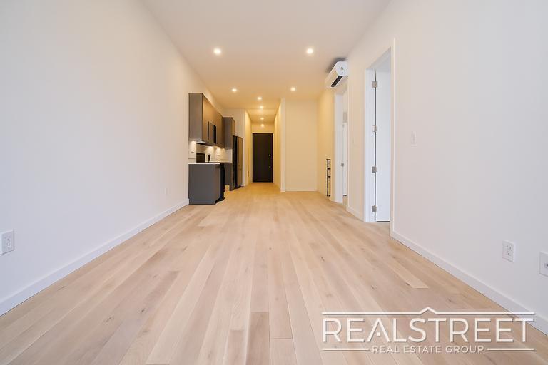 Building Photo - NEW! 3 Bed 2 BA Duplex with Garden in PLG!