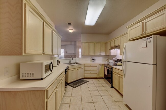 Building Photo - 212 Oak Hill Dr