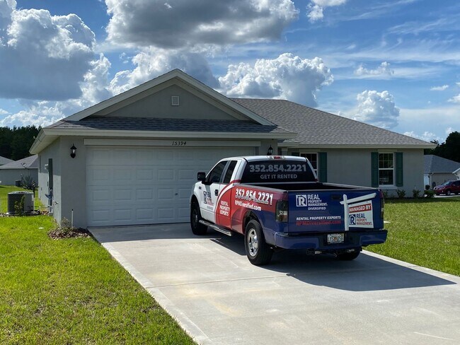 Building Photo - Desirable SW Ocala Neighborhood 4/2/2 *WON'T LAST*