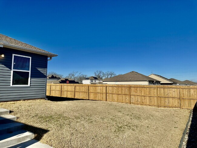 Building Photo - 920 Queen St