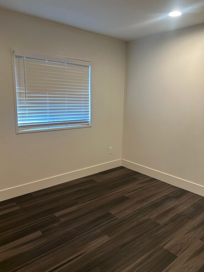 Building Photo - 2730 Larkspur St