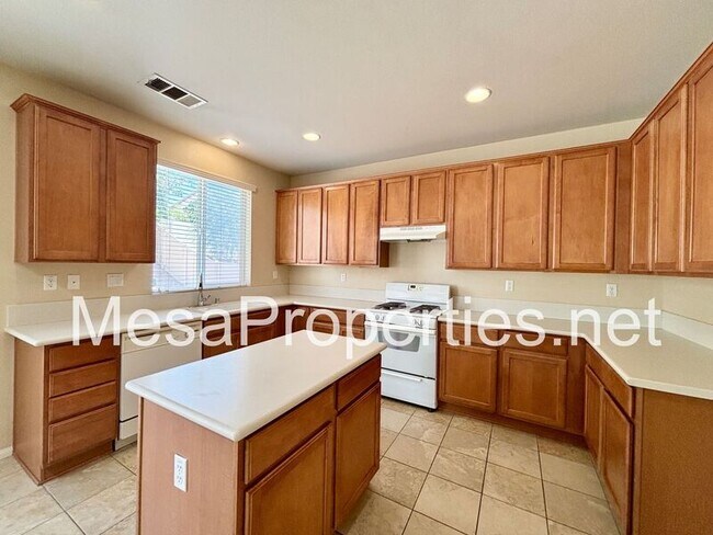 Building Photo - 16677 Desert Lily St