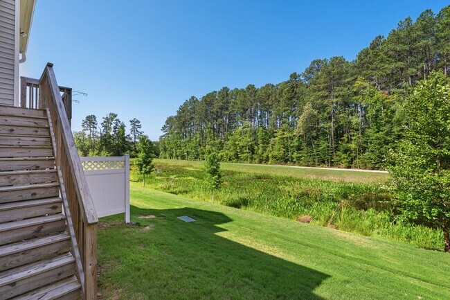 Building Photo - Nearby Southpoint Move in Mid August - South Durham Townhome
