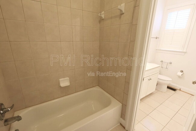 Building Photo - 728 S Pine St