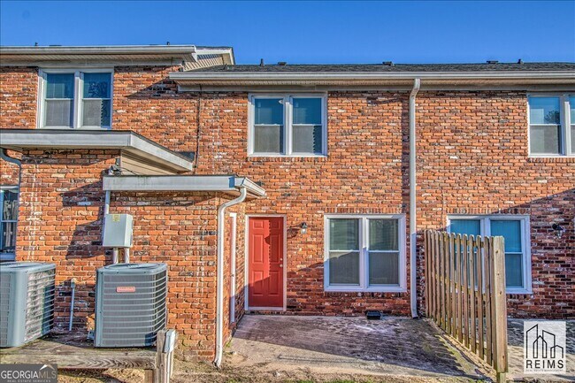 Building Photo - 2201 Walden Dr