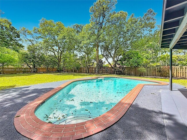 Building Photo - 4330 SW 7th St