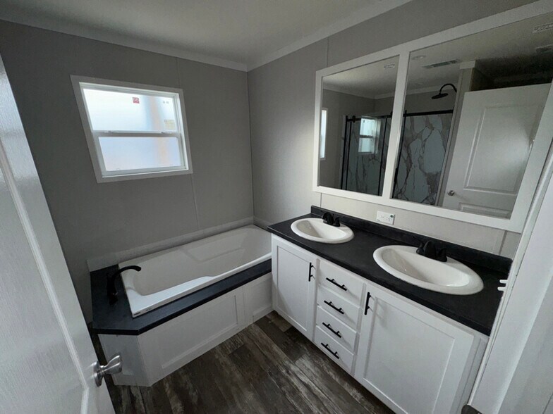 Building Photo - 365 Patriot Ln