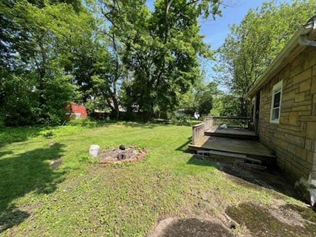 Building Photo - Spacious 2bed 1 bath home in west Akron