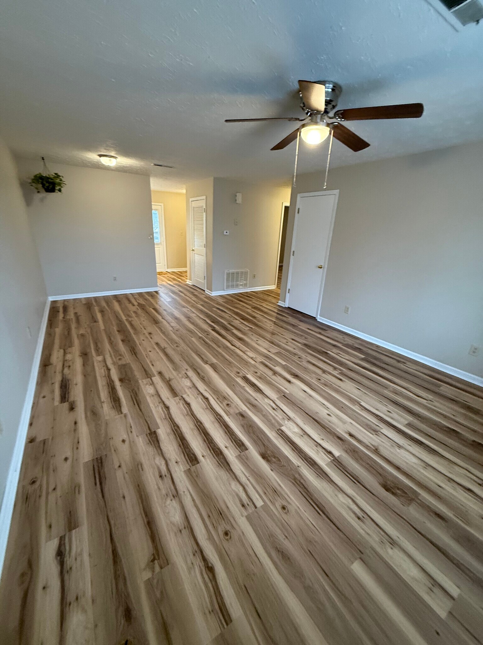 Building Photo - 719 Main St