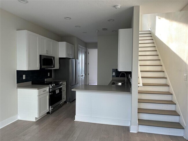 Building Photo - 837 Calla Terrace N