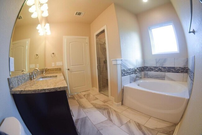 Building Photo - 3303 Elija St