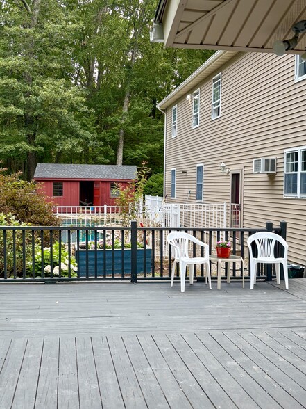 Building Photo - 421 Hemlock Point Dr