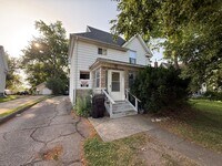 Building Photo - 2213 1/2-1207 1/2 Lansing Ave