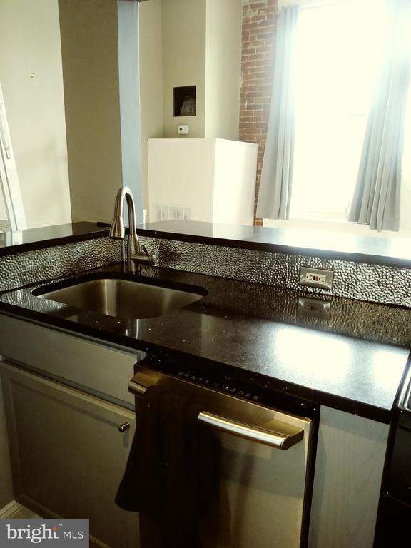 Building Photo - 1010 Race St