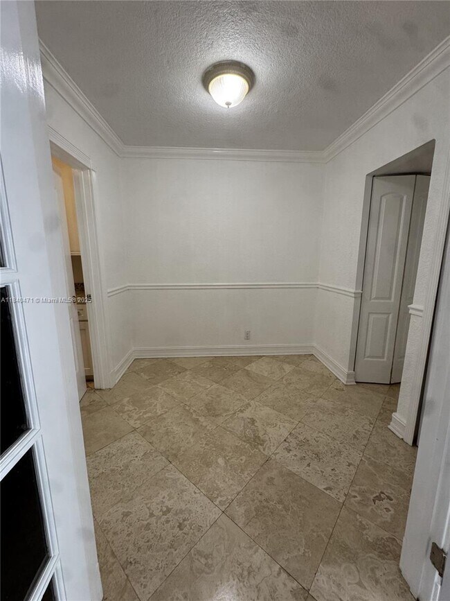 Building Photo - 1407 NE 56th St