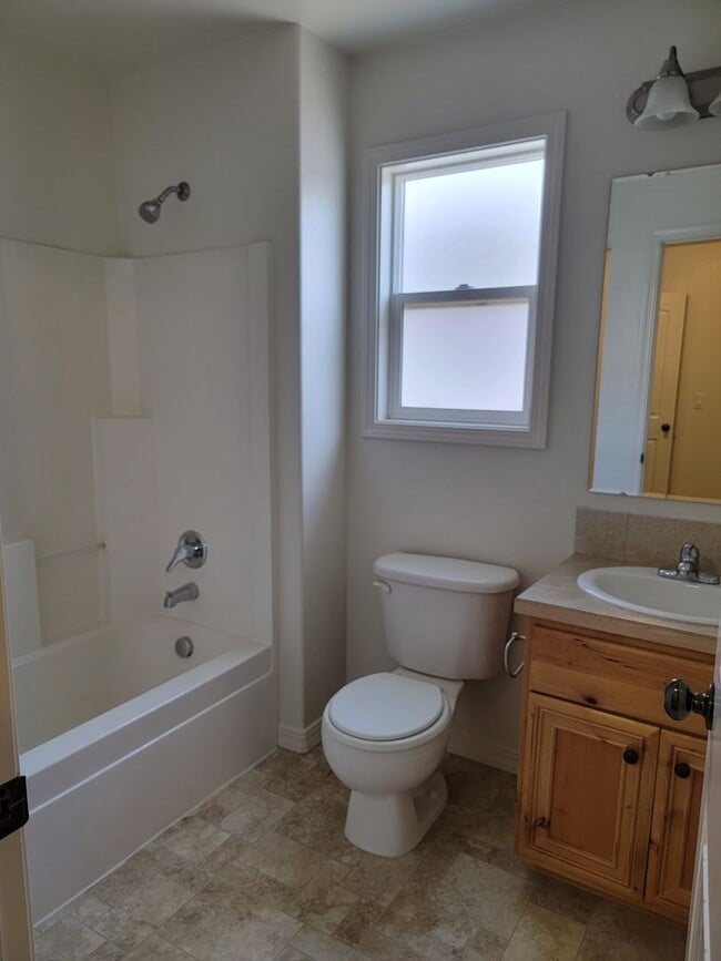 Building Photo - Great home in Middleton